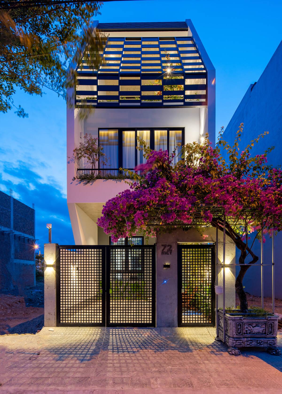 72 mct house 9 1671536326 - Nhà phố thiết kế lệch tầng phảng phất kiến trúc Hội An của gia đình 2 thế hệ tại Đà Nẵng